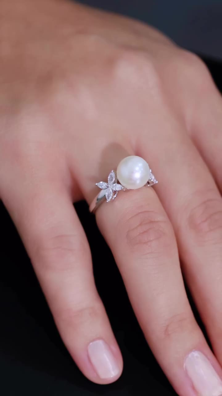 Inspired by the quiet beauty of the clover, Everleaf captures the elegance of…