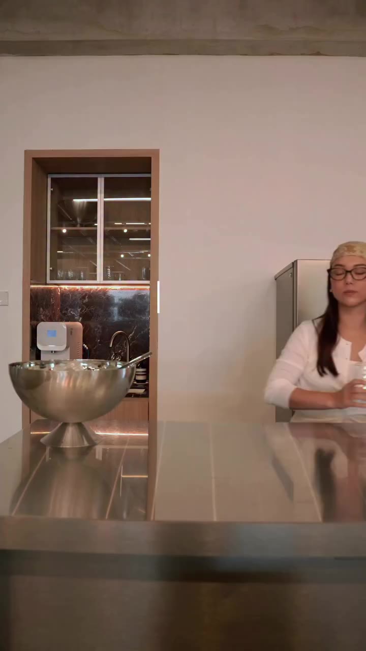 Hot, cold. Why choose? ☕️🧊 If I had my own mini coffee booth in the office…
