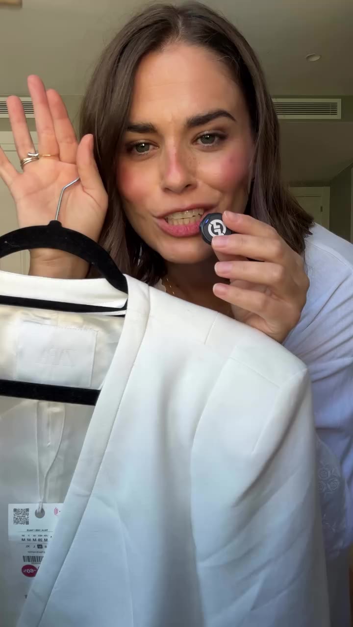✨Look del día✨ Os ruego me perdonéis, porque no os enseñé esta blazer en su…