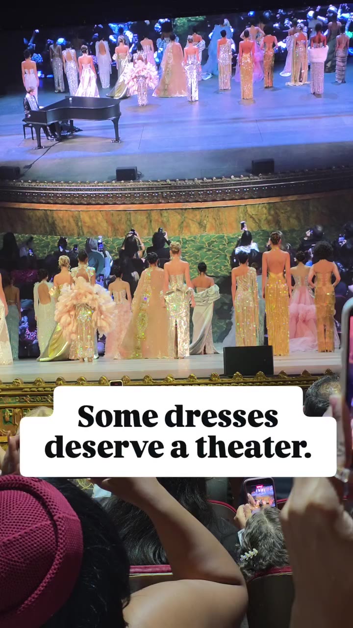 Some dresses deserve a theater. And this one had an entire audience watching…