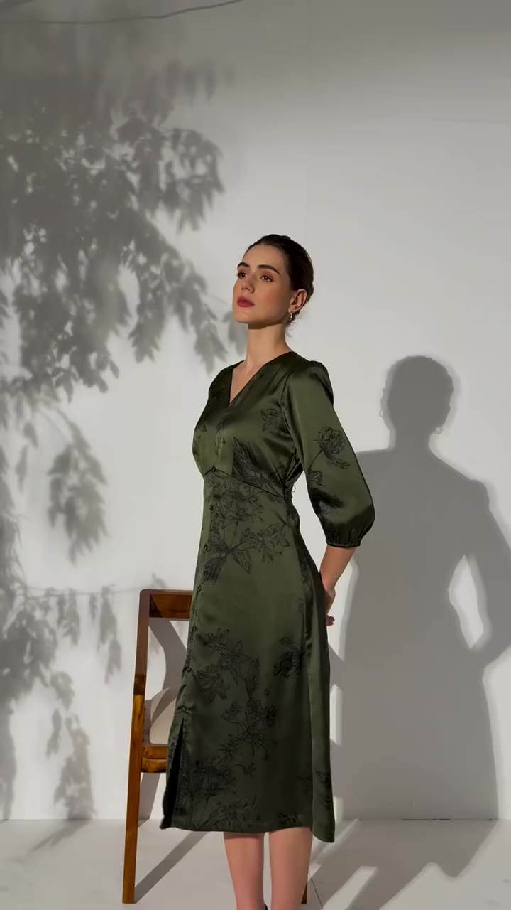 A little more shine for the season. Discover the effortless elegance of satin…