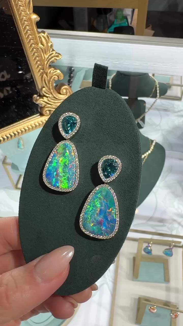 Why visit an art museum when you can wear one?! 🎨✨ Opals are masterpieces of…