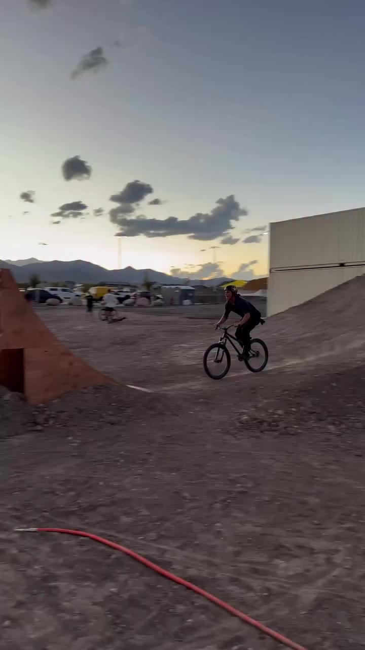 Suuuuch a fun line!! Thanks for having me out here @mtbxofficial Sunset sesh…