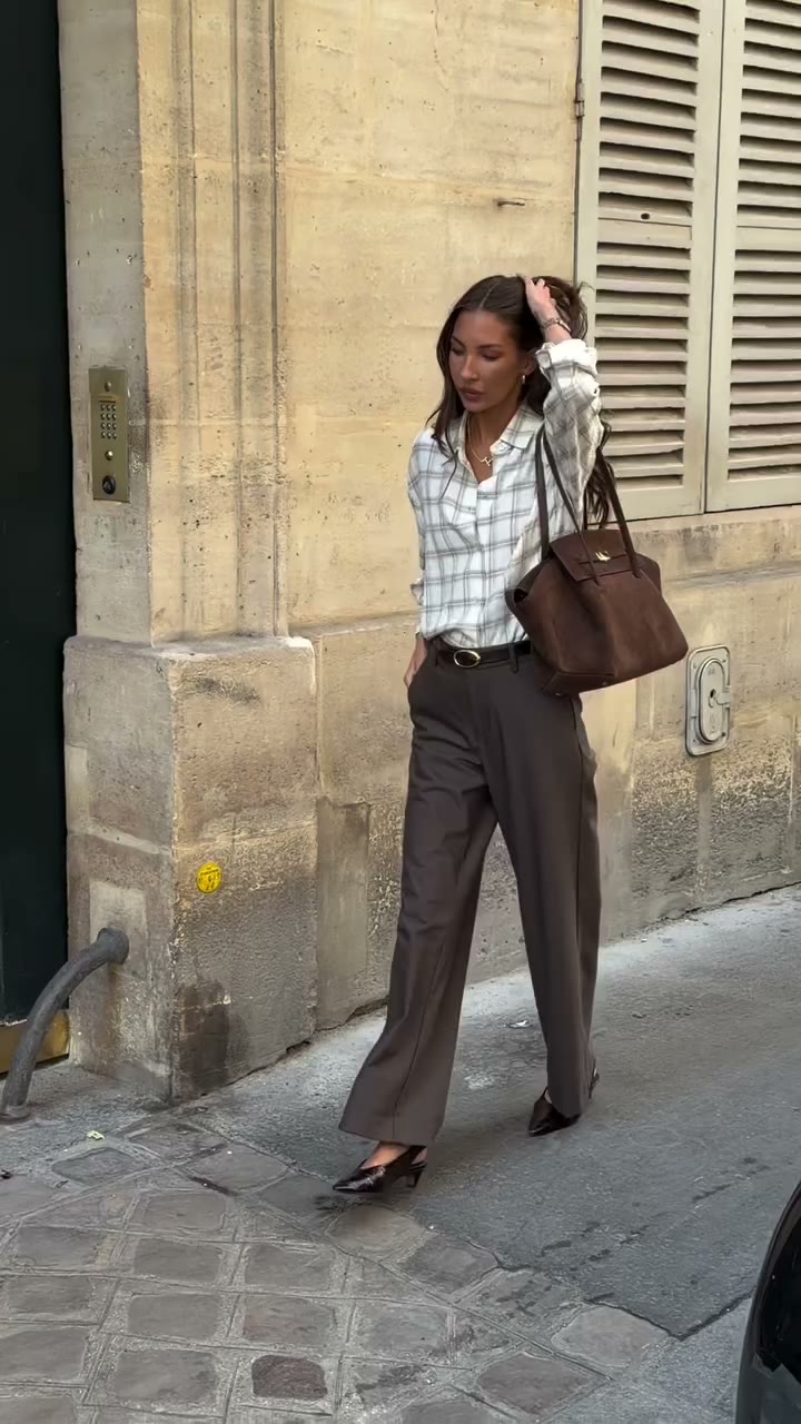 The new Brooklyn from @demellierlondon is one of those bags that immediately…