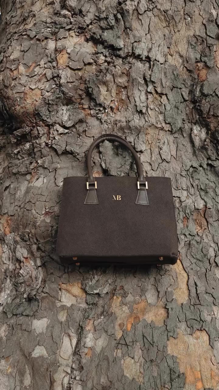 Suede just screams autumn vibes, don't you think? 🍁🫶 #bucherbags…
