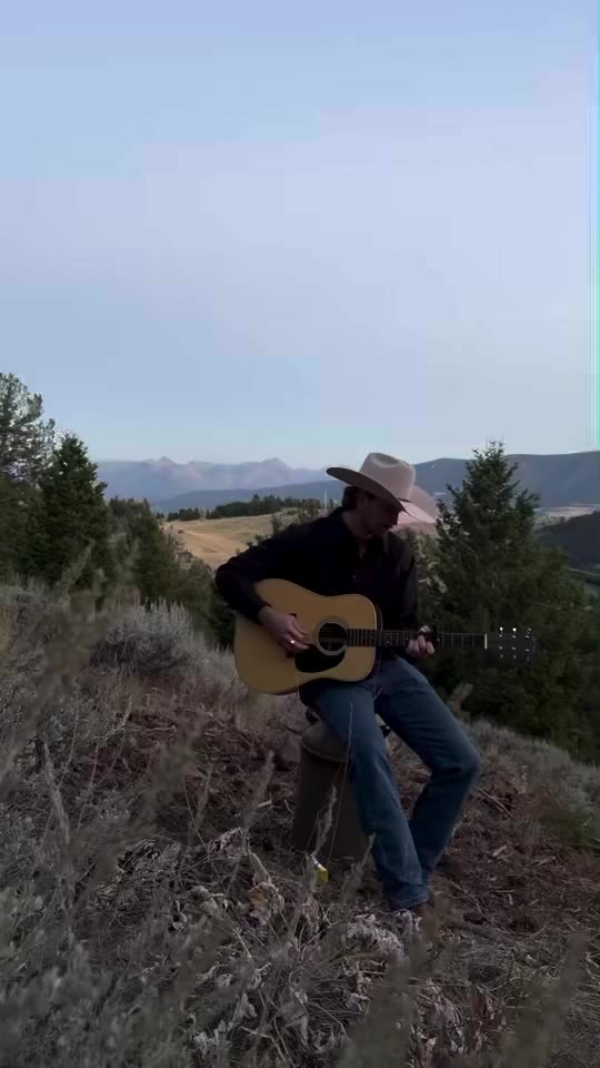 A very special evening in Livingston, Montana with @leonmajcen. An acoustic…