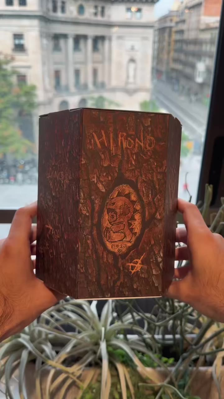 ok mais… pourquoi HIRONO est aussi cute en dinosaure ? 🦖💚 👉 𝐇𝐢𝐫𝐨𝐧𝐨…