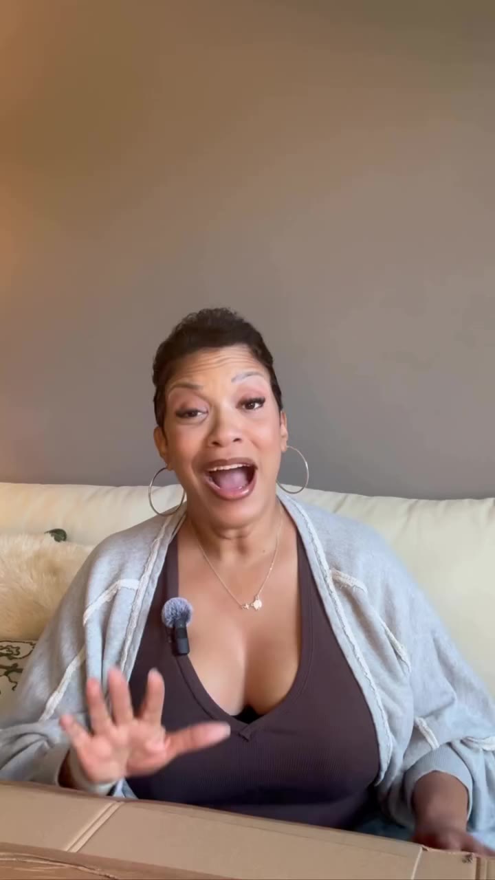 The million dollar question… did Yvette get her shoes back from @Zendaya ? ✨…