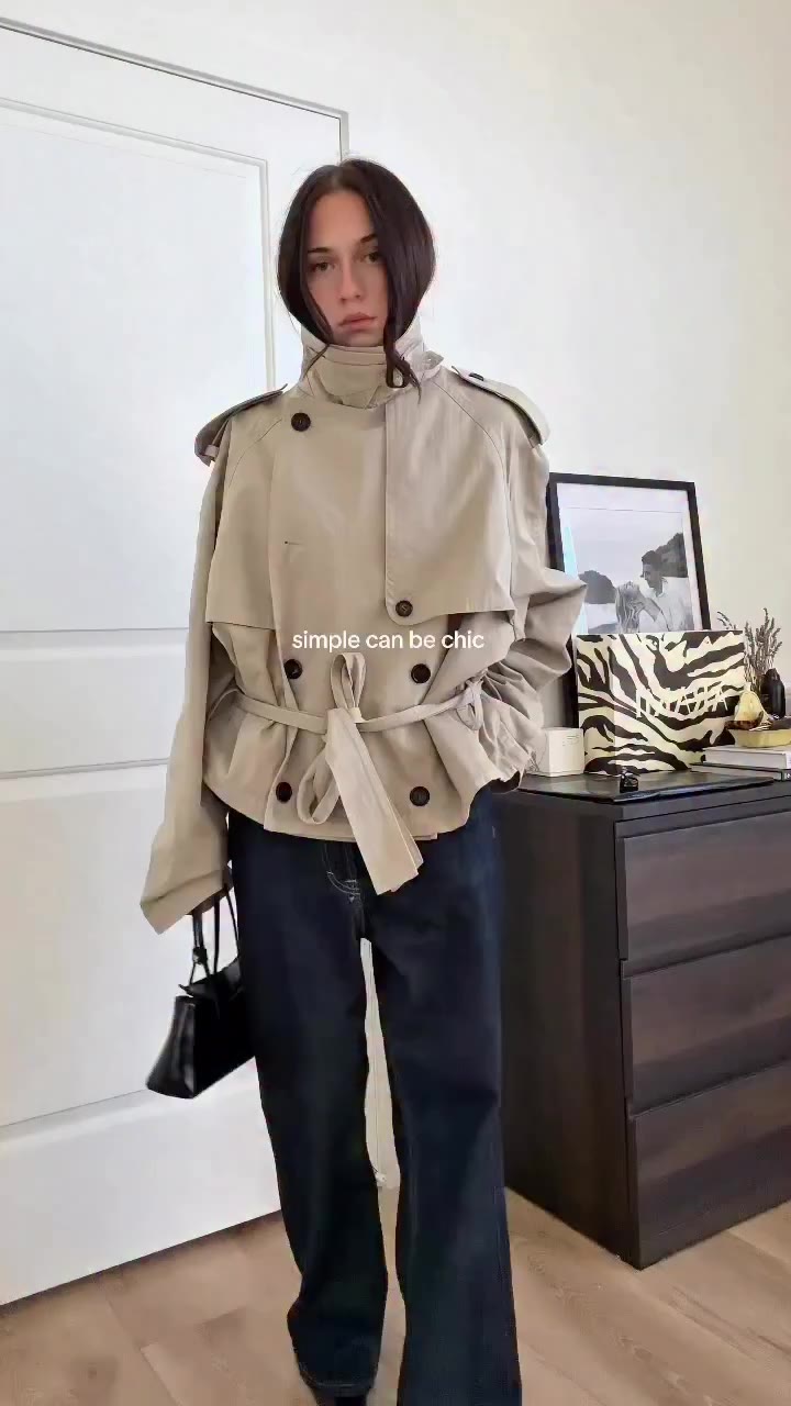 Effortless structure for every day. @christinakatrenyak styles the Mads trench.