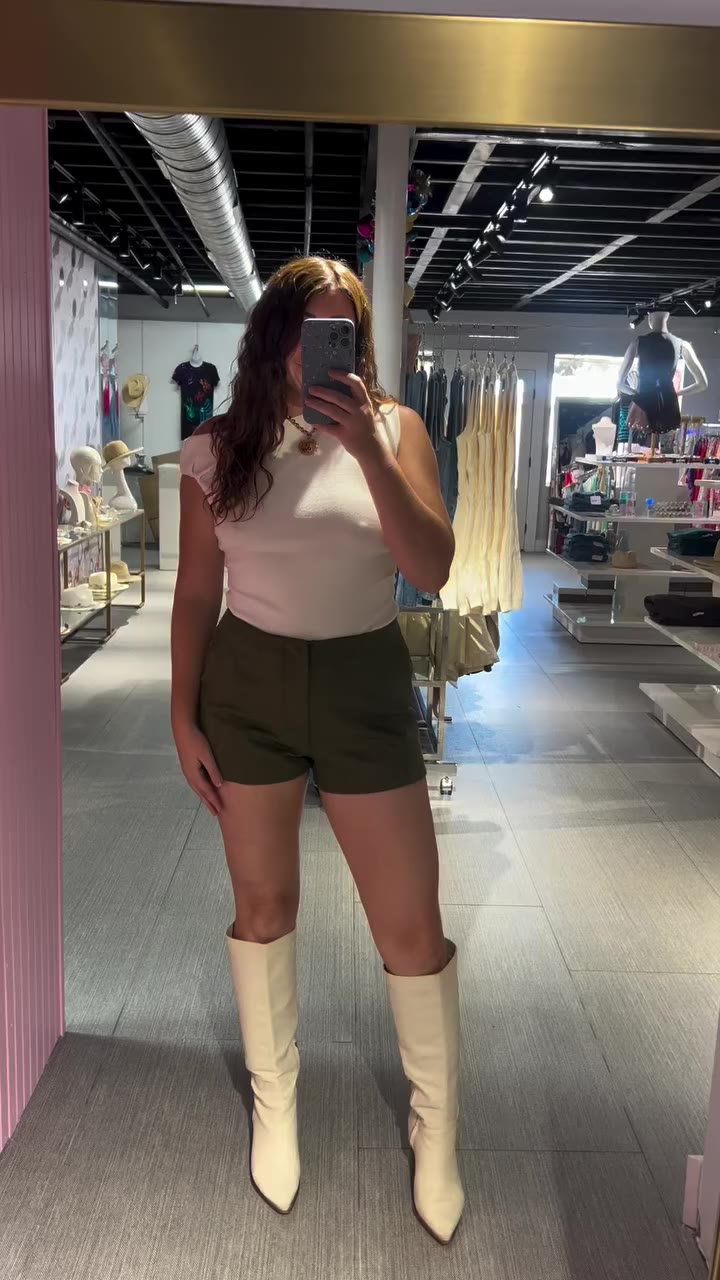A fall outfit that can still be worn in warm weather ☀️