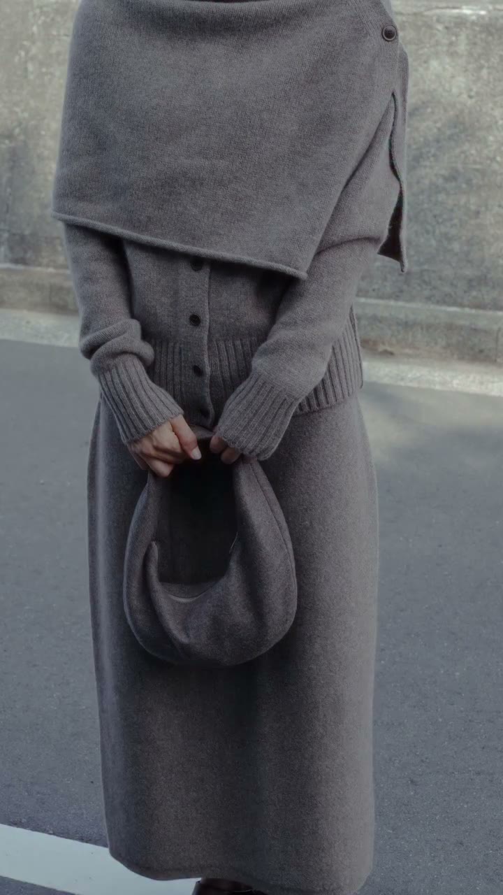 Sep. 18th Friday, on the way to the office. Dressed for a pre-weekend day — a…