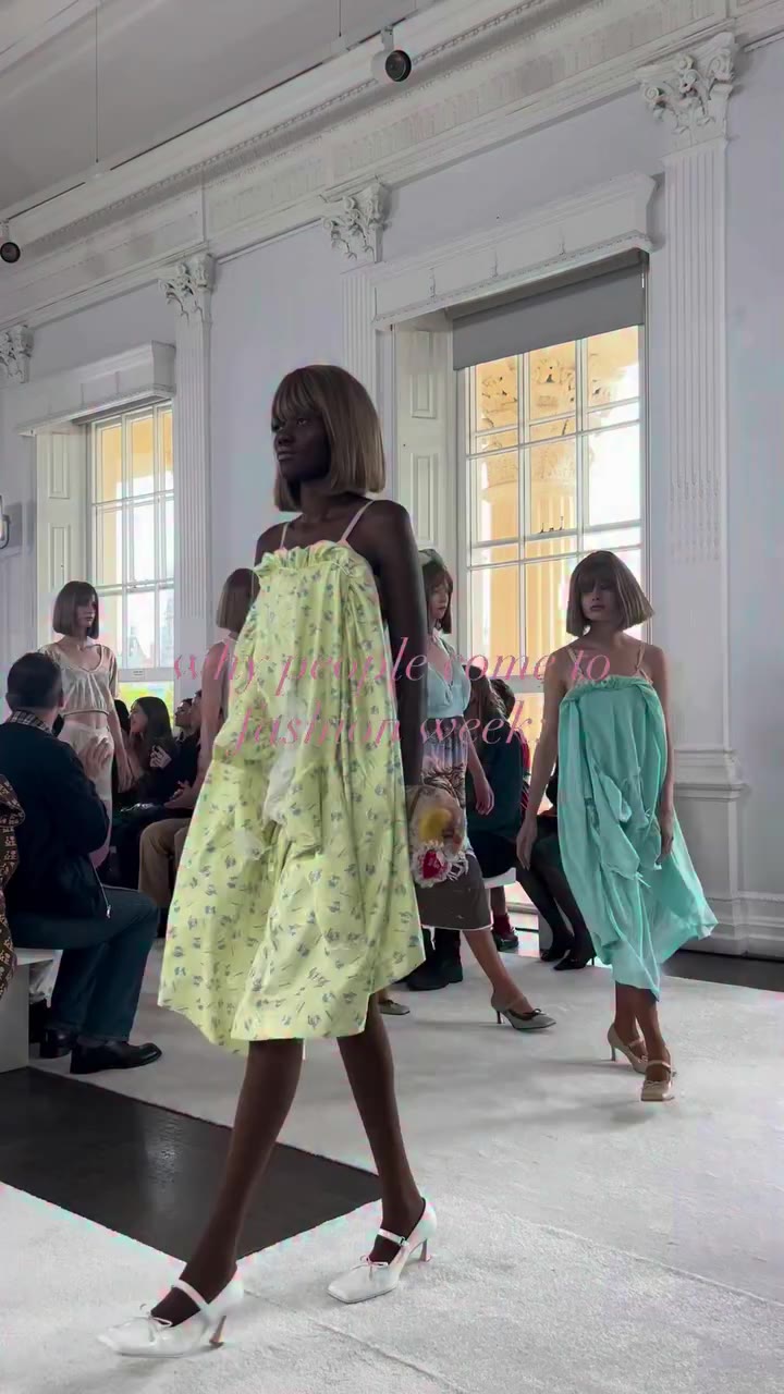 @ashleywilliamslondon was fairy godmother approved 🧚🏻‍♀️🧁 #lfw