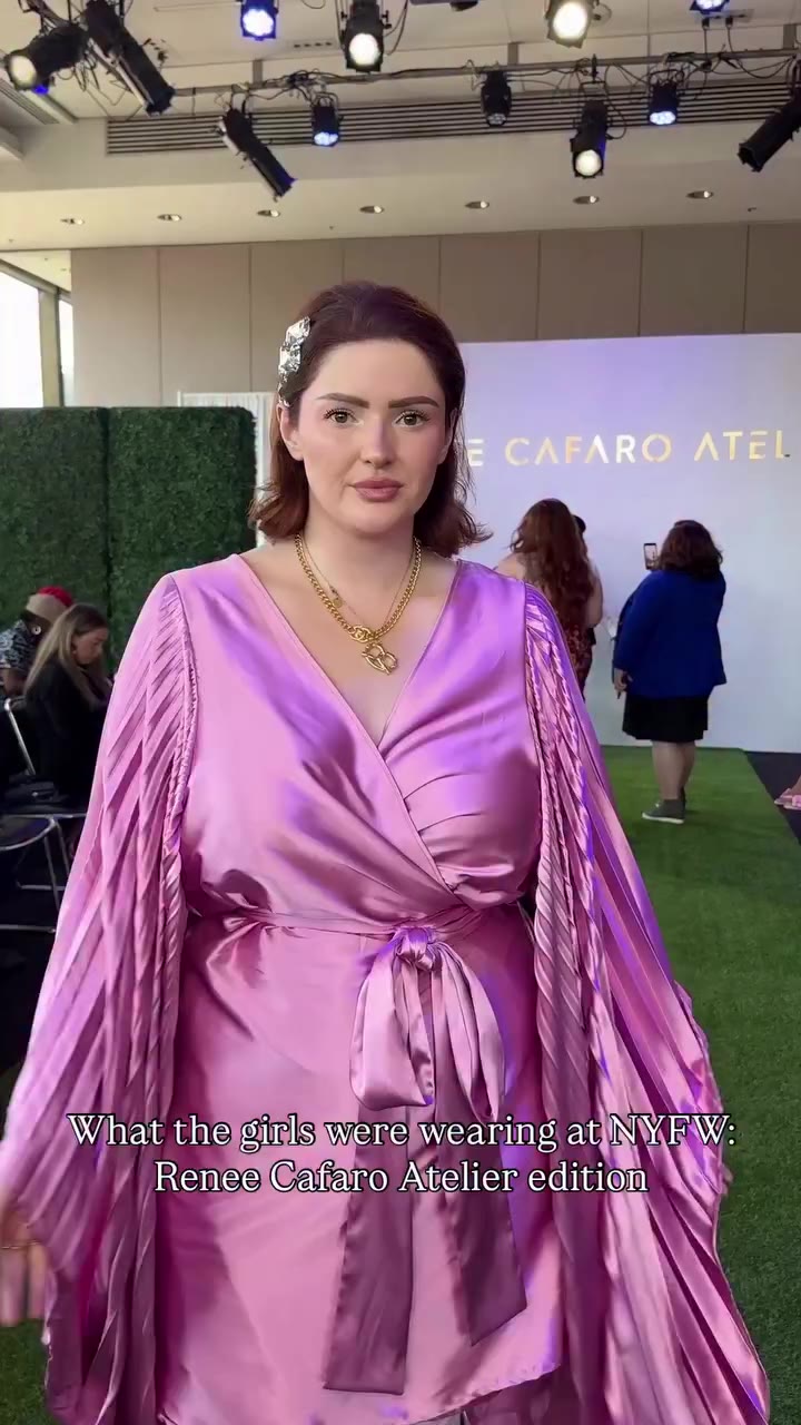 I always love the @reneecafaroatelier show, both for the gorgeous designs and…