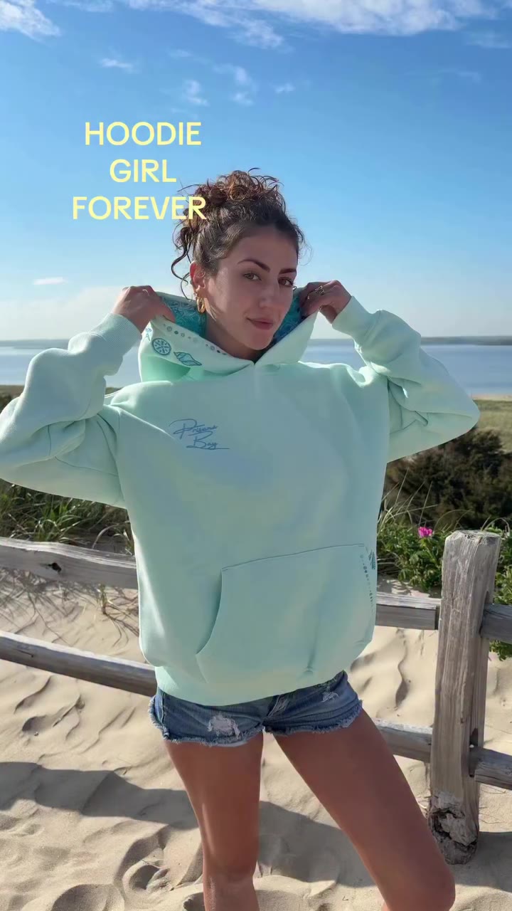 Always wearing my oversized hoodie! #hoodies #oversizedhoodie #hoodieszn