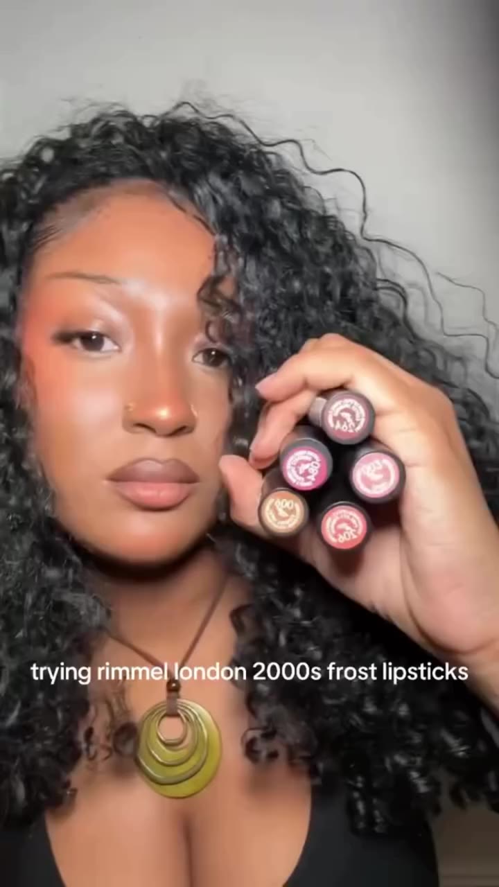 Frosted lips are making their return, but Lasting FInish Lipstick never left…