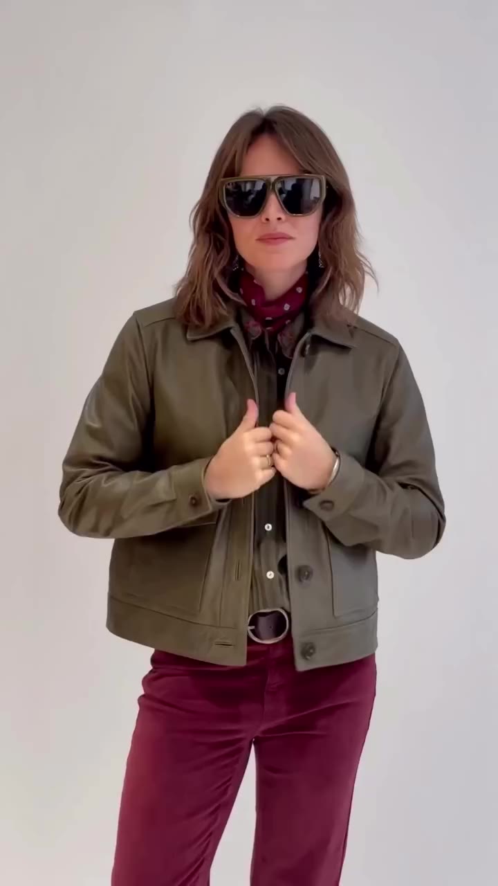 ⁠ KAKI CRAZY ⁠ Blazer kaki, pull mordoré et pantalon bordeaux velours : la…