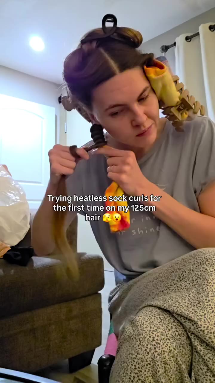 I think the heatless sock curl was a success 🪩🥰 what other heatless curl…