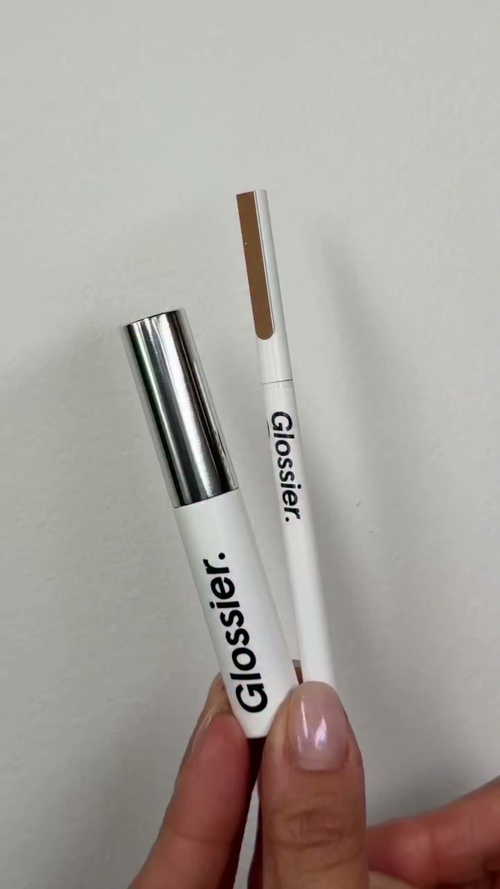 A little brow brush-up with @celiaburtonmakeup and our @allure 2026 Best of…