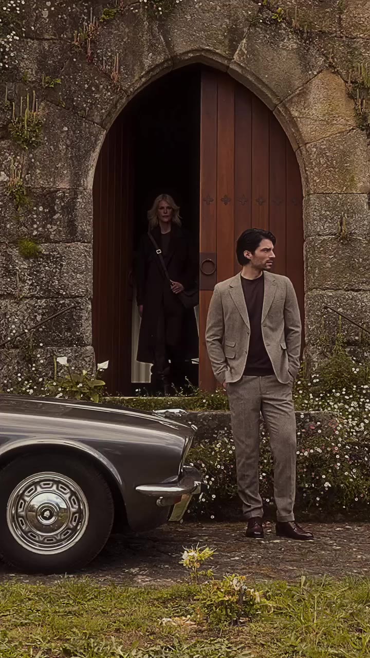 Refined textures. Effortless style. Warm tones, tailored jackets, and…
