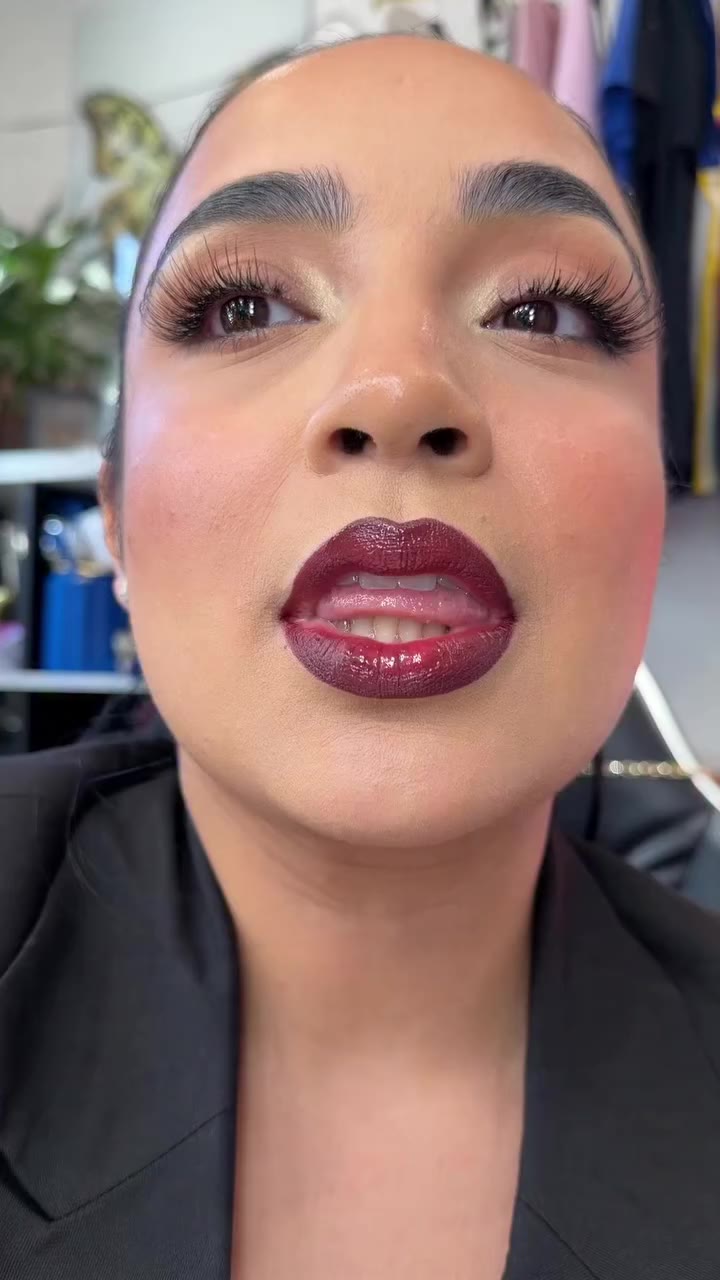 my go to 💋 nothing beats a deep red/burgundy lip for the fall 🍁 @hudabeauty…