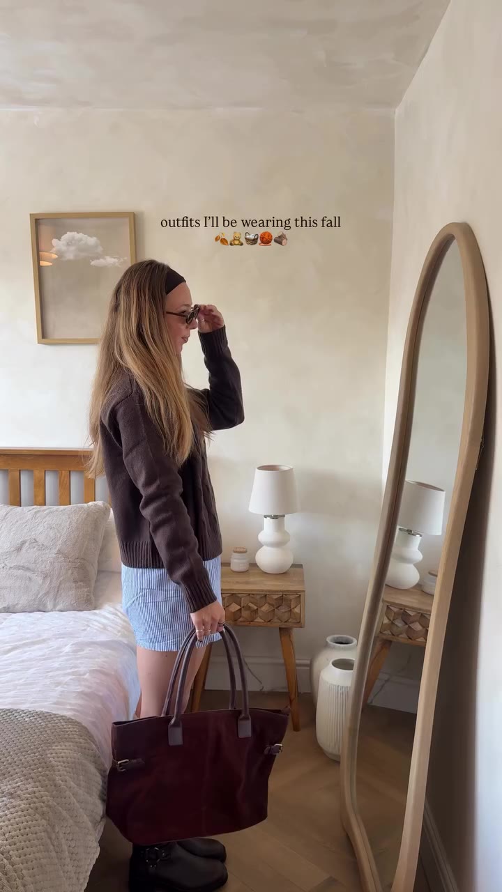 outfits I’m be wearing on repeat all autumn. 🔁🍂🧸🧺🧶🪵 outfit 1: shorts…