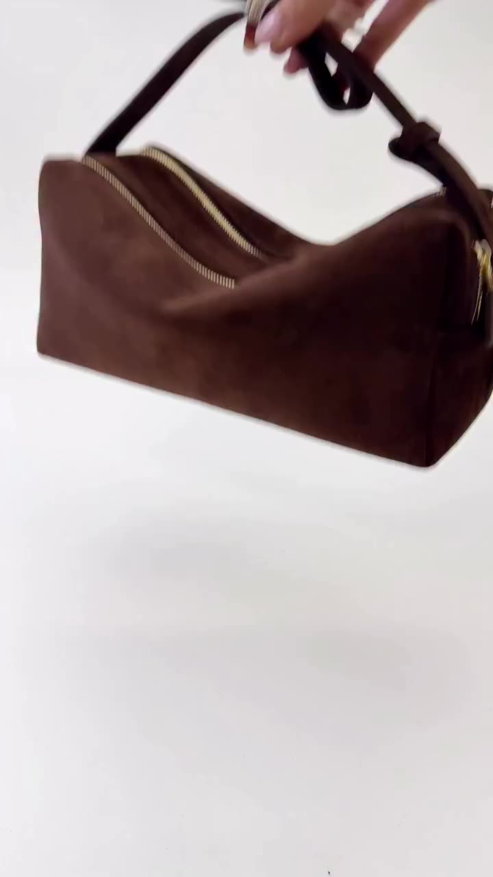 Our Trousse Vintage Leather Chestnut & Trousse Suede Brownie✨ #elleme…