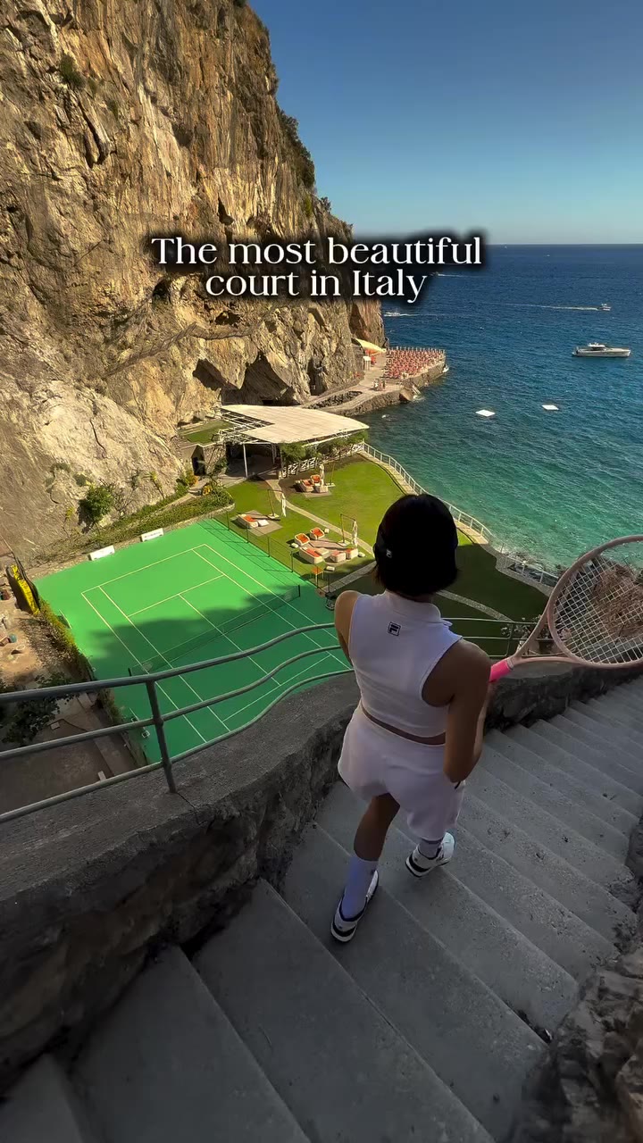 Some views just don’t feel real. 🎾🇮🇹✨ #Positano #Tennis #TennisCourt
