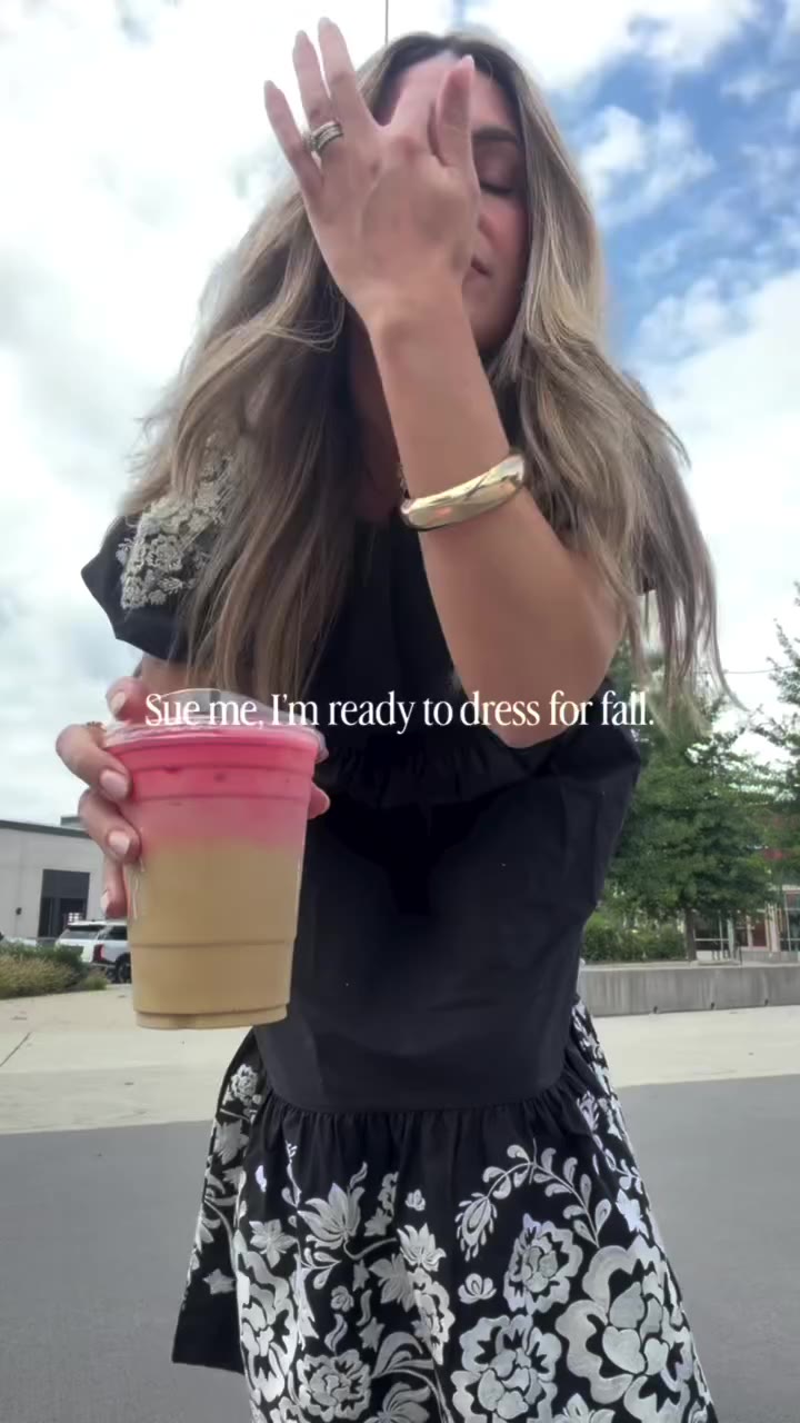 Consider this your sign to start dressing for fall. 🍂🤎