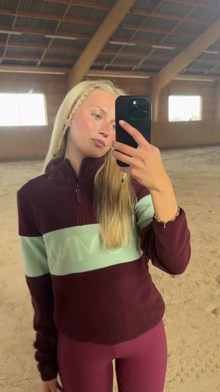 New drop! Alix riding fleece now in Burgundy/green❤️