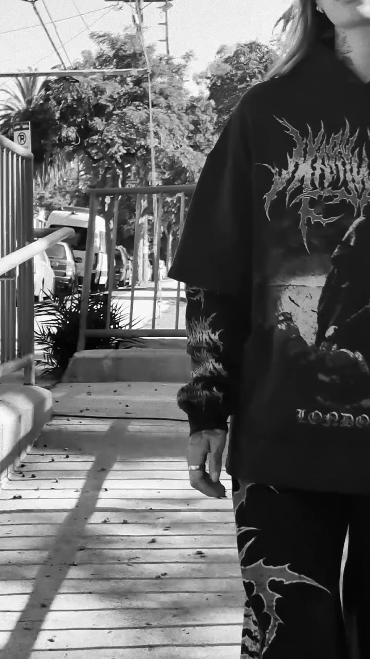 40% off sweatpants when you purchase a hoodie.⁠ time to get cosy, spooky…