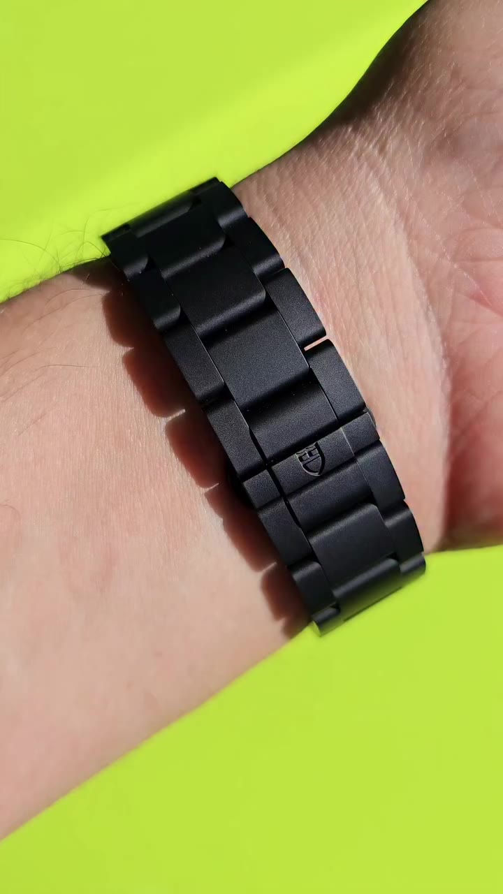 Some watches just feel made for #SnowflakeFriday – and this new Black Bay…
