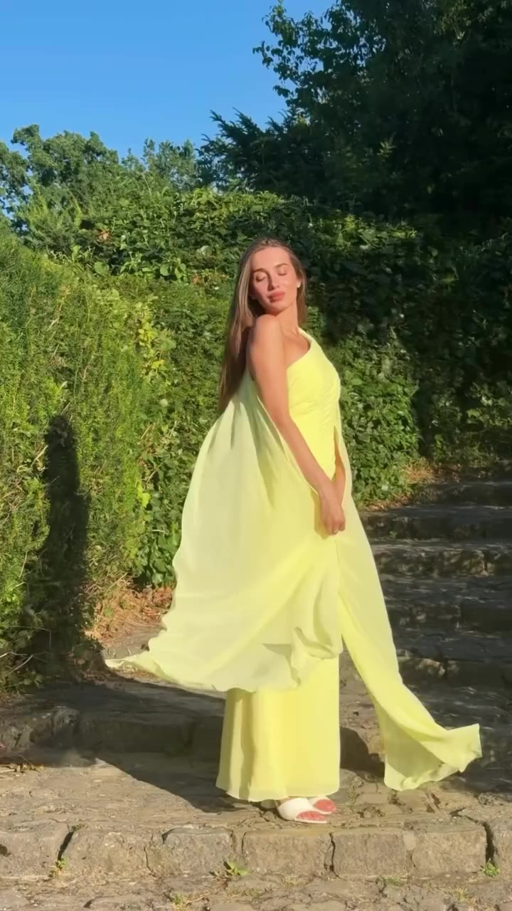 A little butter yellow moment 💛 @kkatrrinaa 🔍 SED11376 #missacc…