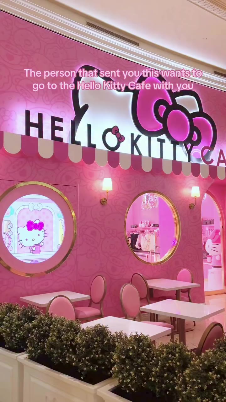 Make your next Las Vegas trip a little sweeter! 🎀🍰 Grab your bestie and stop…