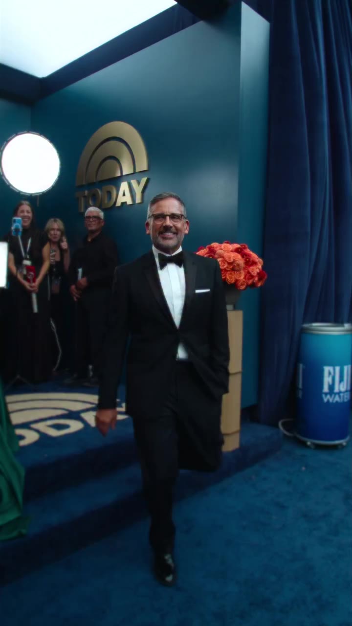 Steve Carell is made for the #Emmys carpet 💫