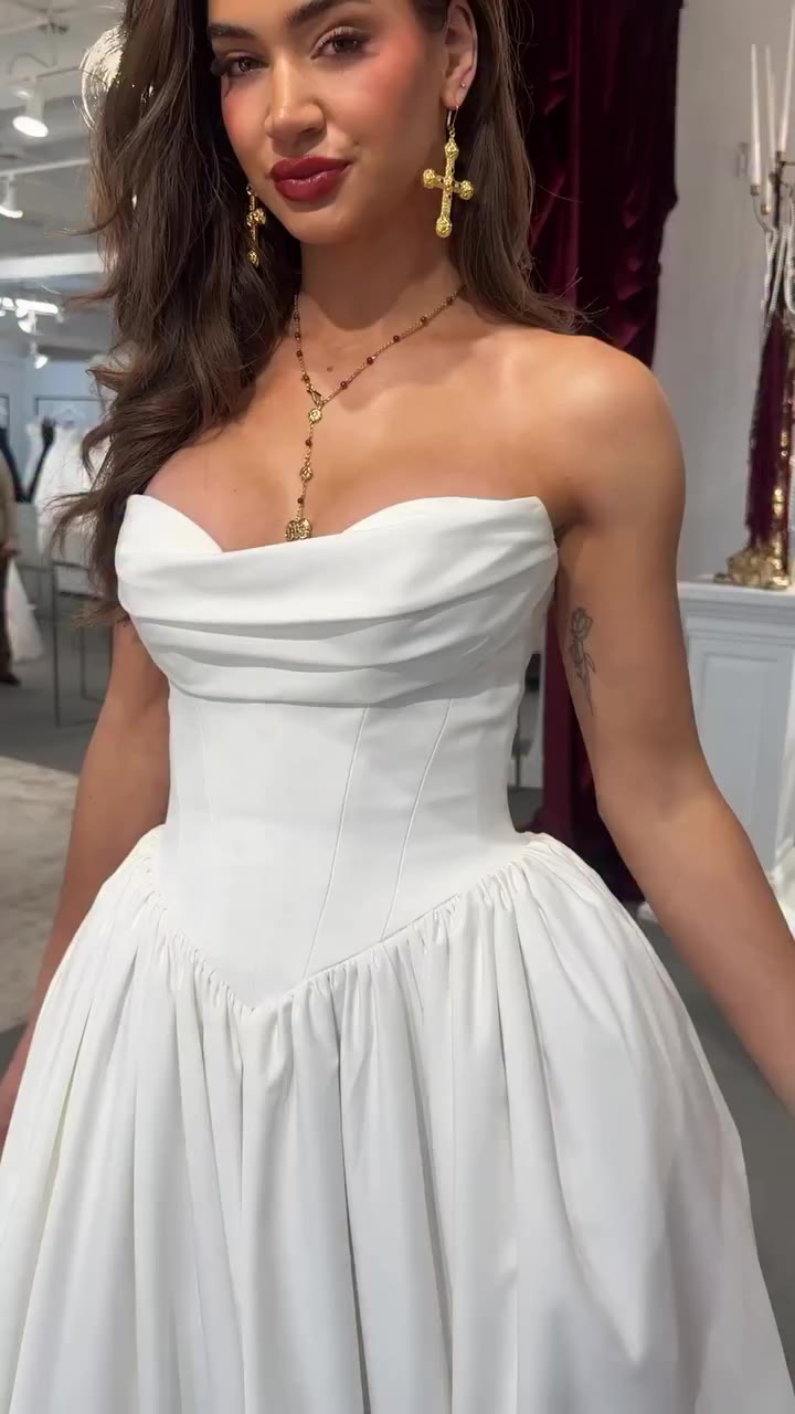 A basque waist moment 🤍 Vanessa by Rebecca Ingram #RebeccaBride…