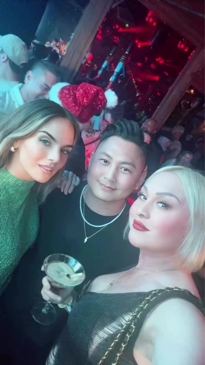 @iamjojo @kylechandesign CHRISTMAS 🤶 IN SEPTEMBER @theabbeyweho @tschukraft