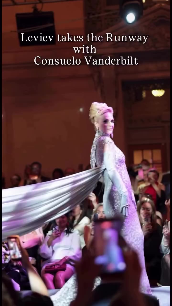 NYFW, with a little extra sparkle 💎✨ Consuelo Vanderbilt…