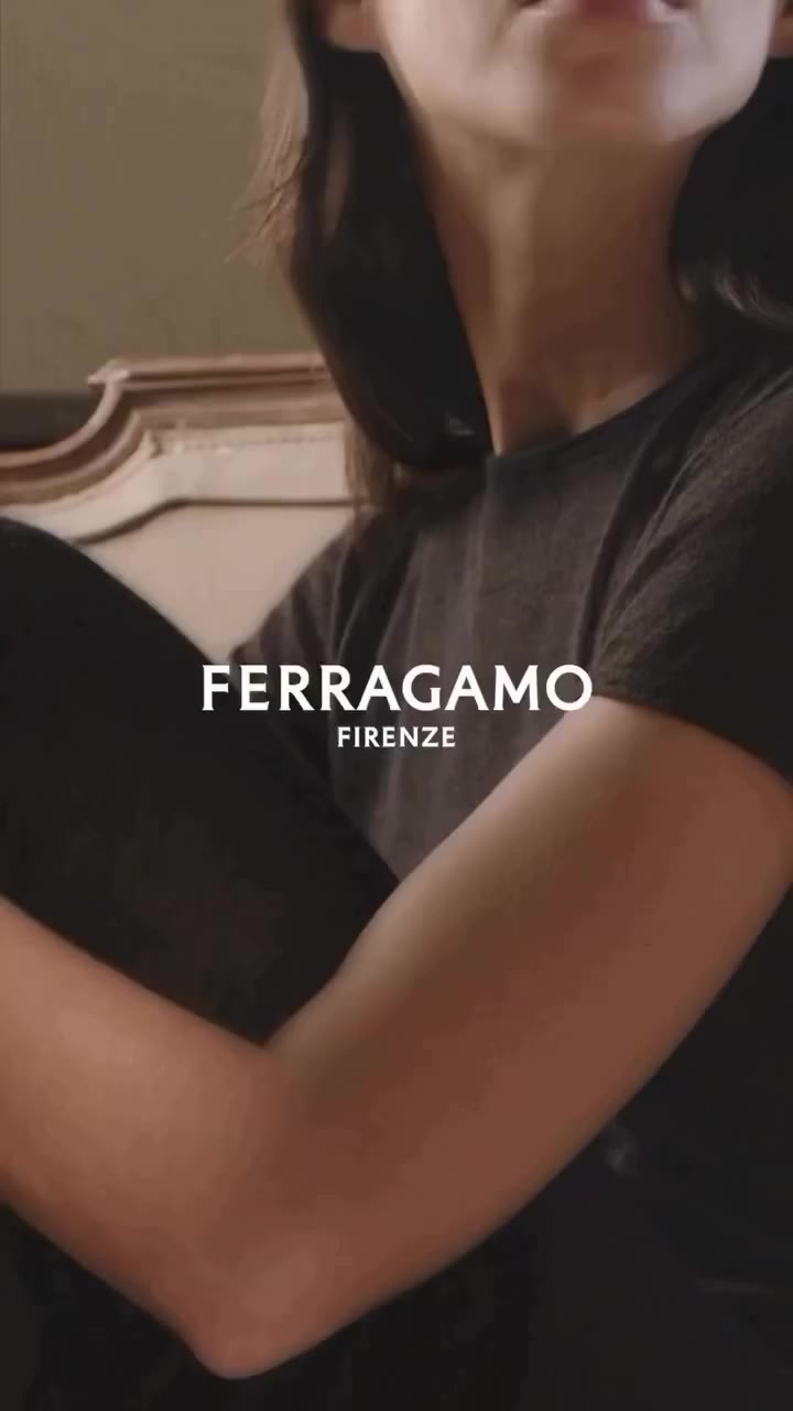 Élégance assurée - la Ferragamo Gancini Twisted au bracelet gourmette et…