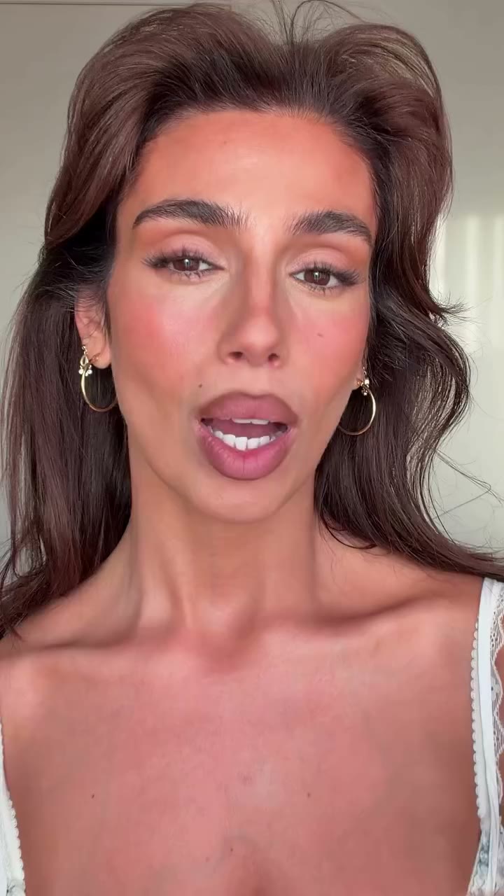 🫠 Anyone else choose their outfit based on their makeup, or am I the only…