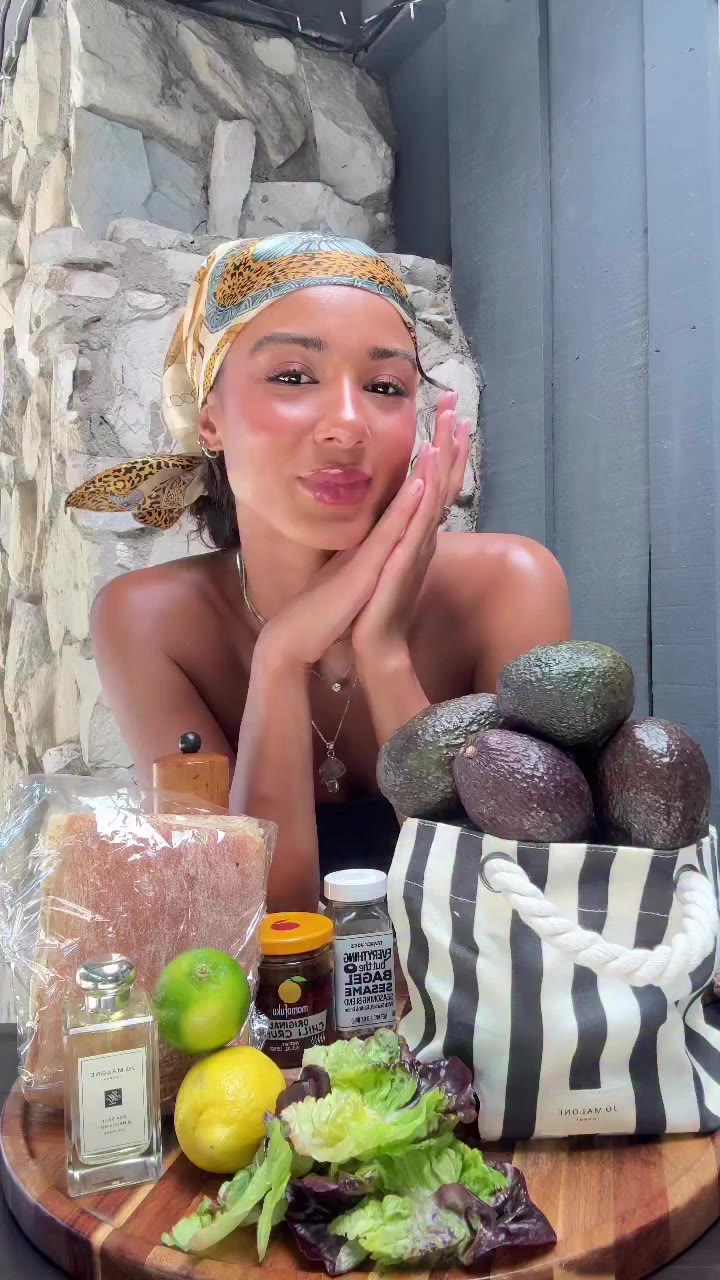 Lunch from the backyard🥑