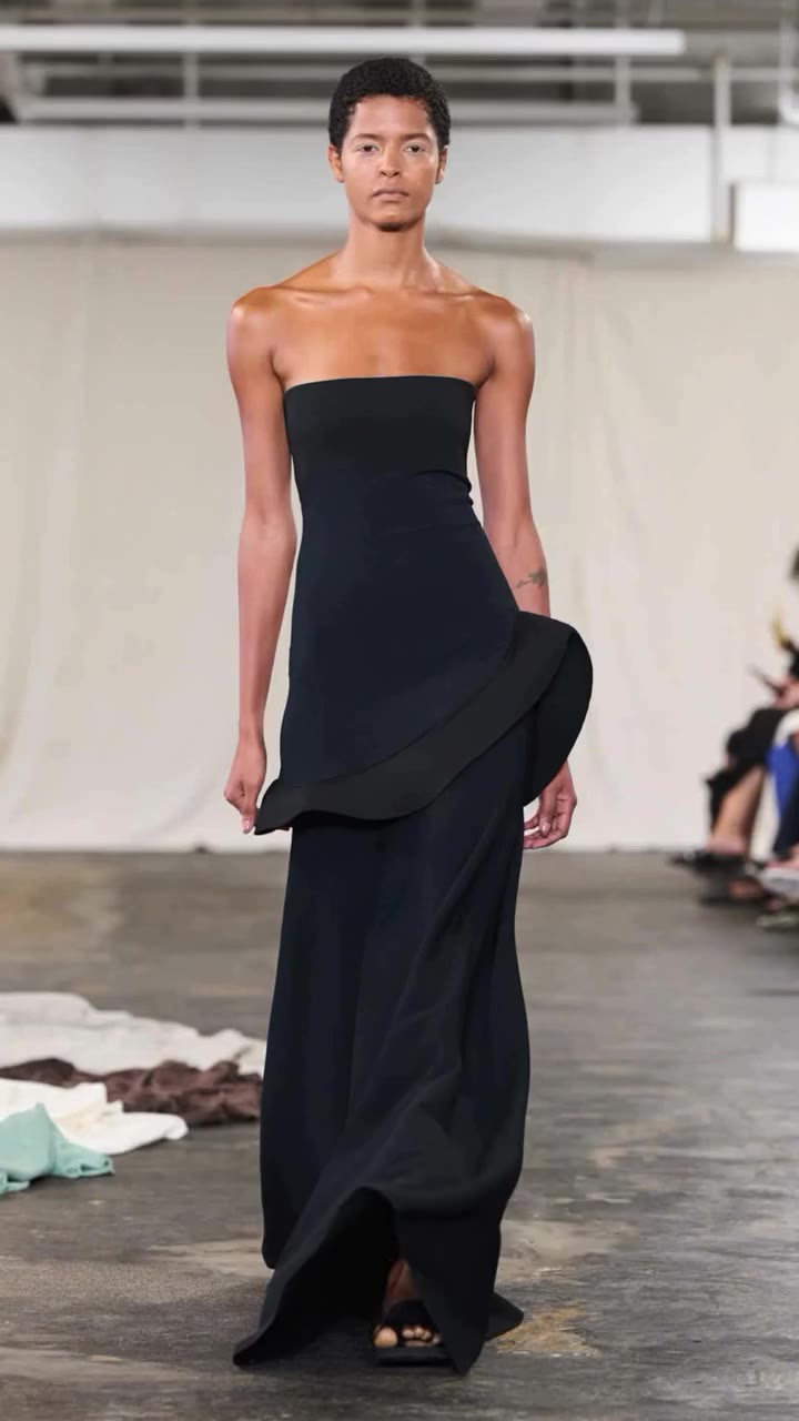 Designer @rachelleighscott of @diotima.world presented its S/S27 collection…