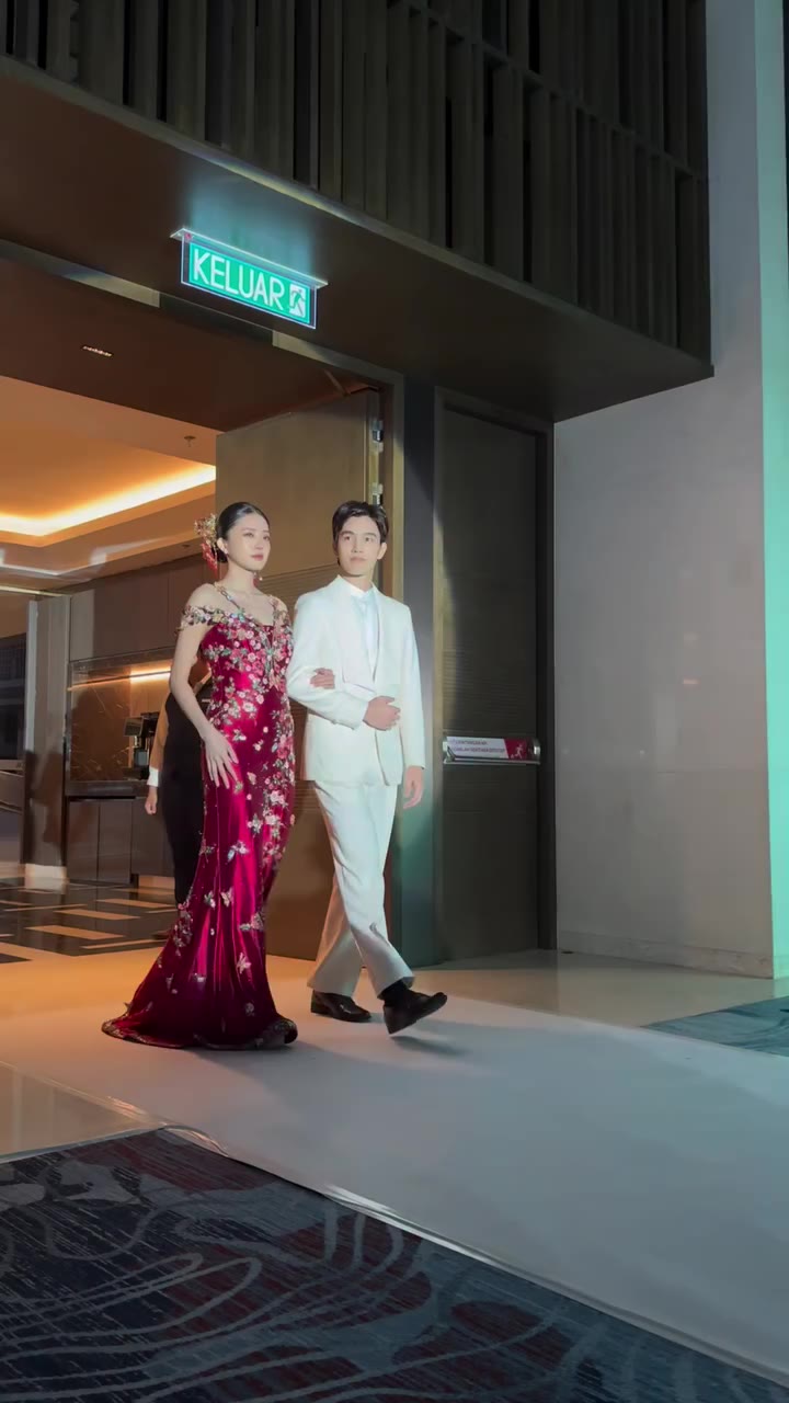 Rich in colour and delicate in detail, this stunning 礼晨 Sangjit by The Gown…