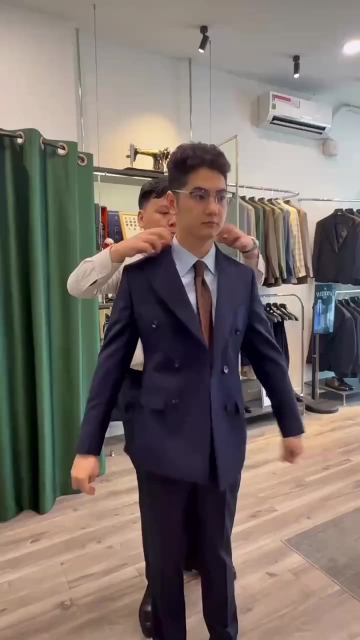 𝐓𝐀𝐈𝐋𝐎𝐑𝐄𝐃 𝐅𝐎𝐑 𝐁𝐀𝐋𝐀𝐍𝐂𝐄 Vóc dáng mảnh không có nghĩa là phải…