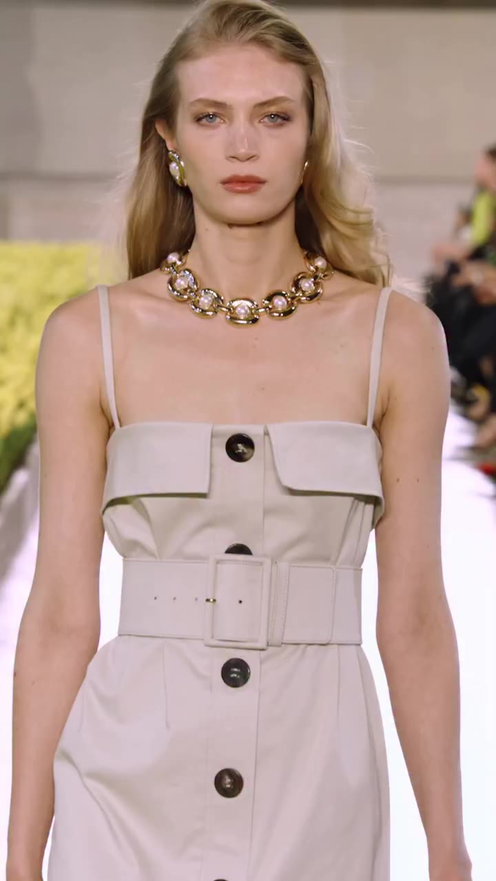 Recreate Carolina Herrera’s Makeup Look from @wesgordon ’s Spring 27 show by…