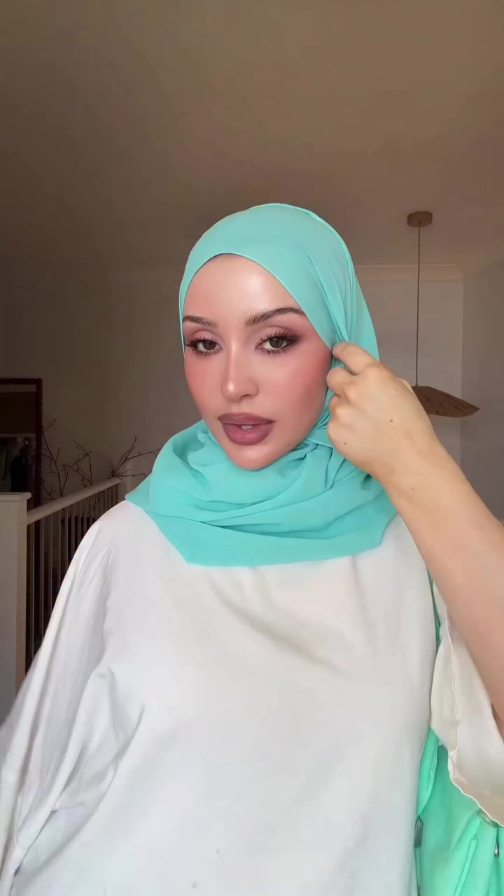 me 🤝 this turquoise hijab