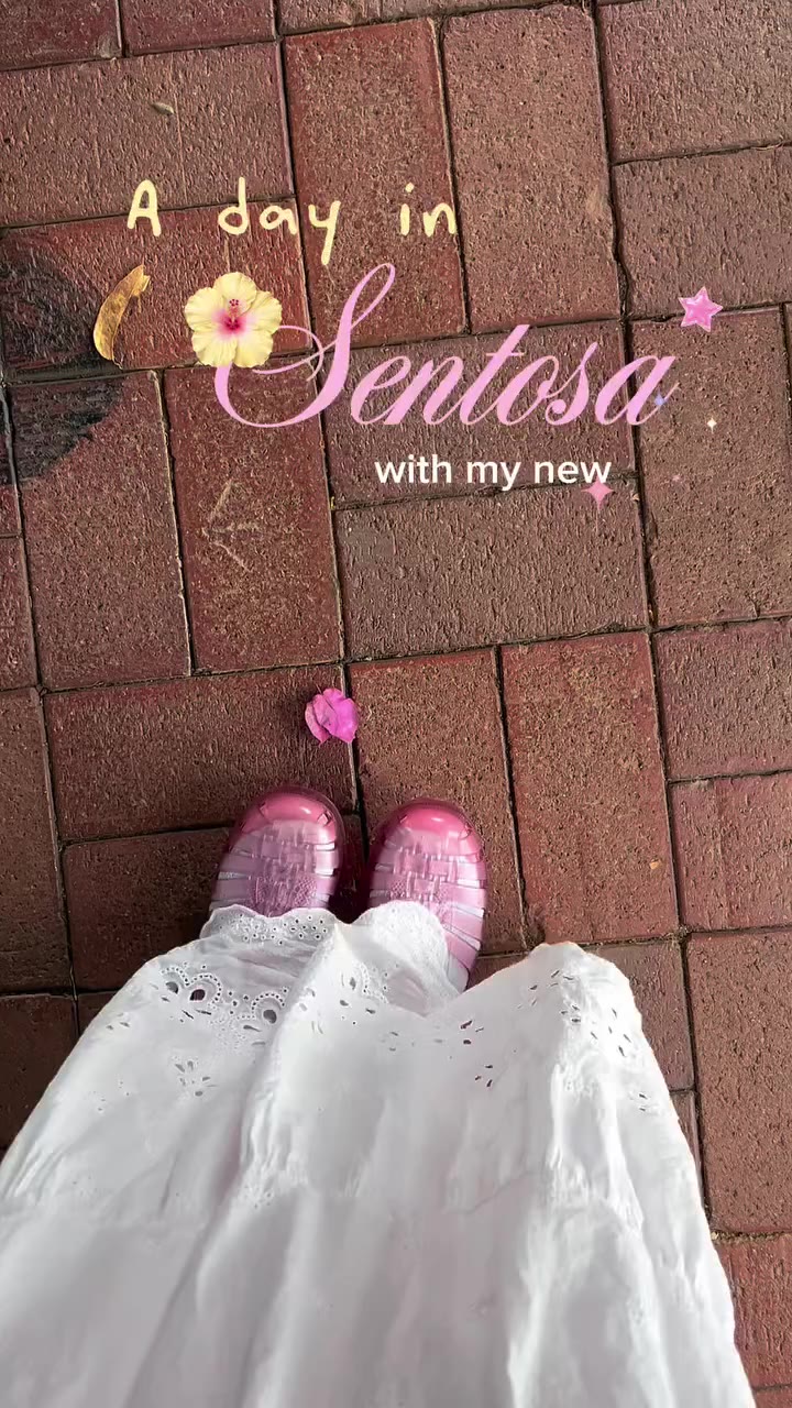 Blushing petals, garden strolls, and my favorite Melissa jellies taking…