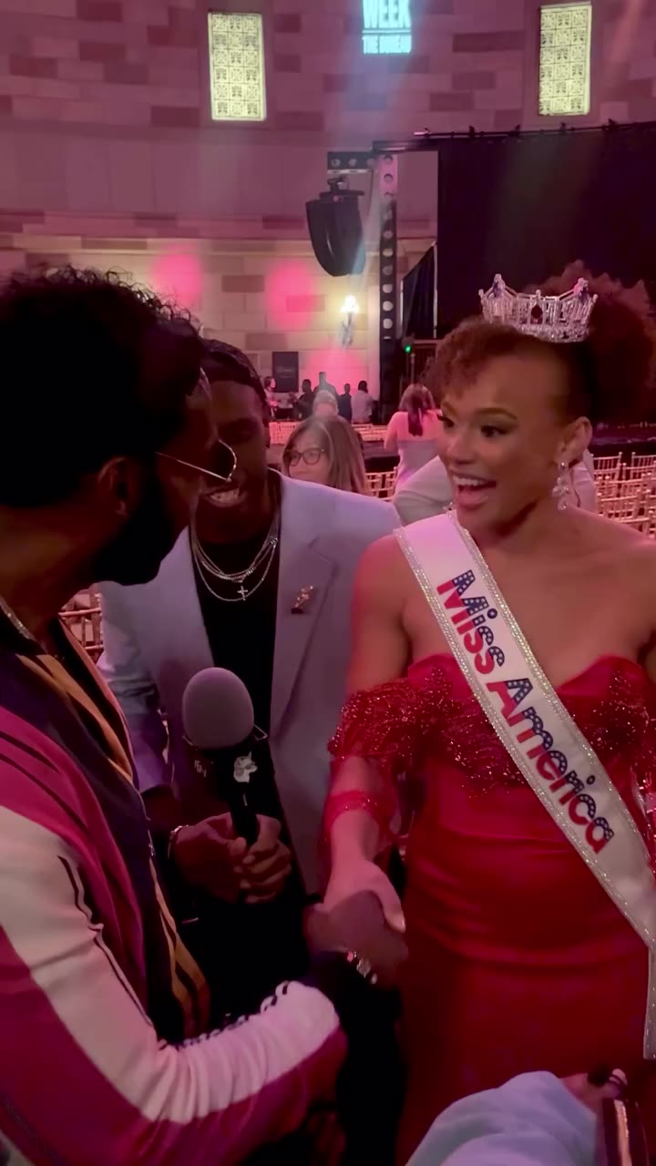 When Miss America @cassiedonegan @missamerica takes the runway for Romey Roe…