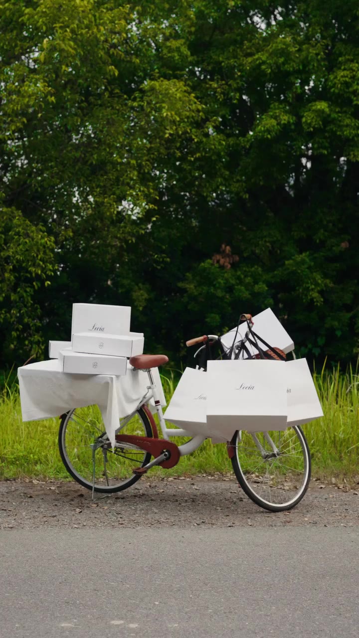 10am — Fully loaded, barely balanced 🚲Fashion has always traveled light, but…