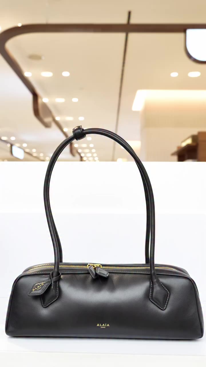 Switch up your daily carry in a snap. From structured classics to modern…
