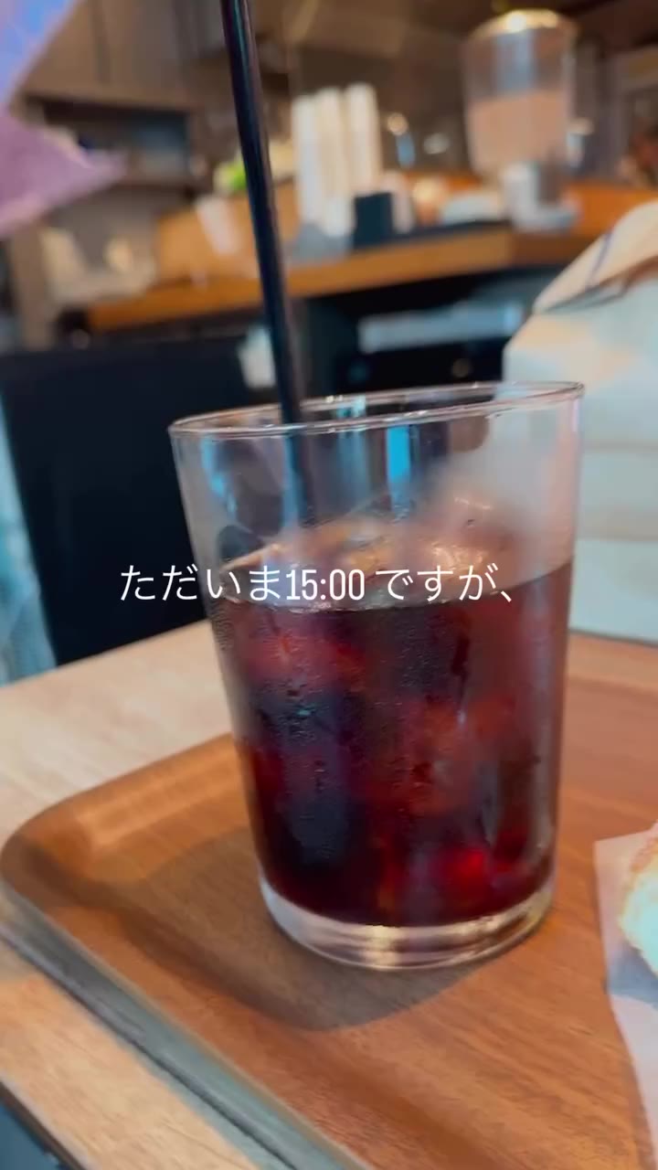 ・ イヤホン着けたままご飯たべられない仲間いますか？😳 実は私、ご飯を食べてる時のイヤホンの圧迫感？ 咀嚼音が響く感じが苦手で、、。…